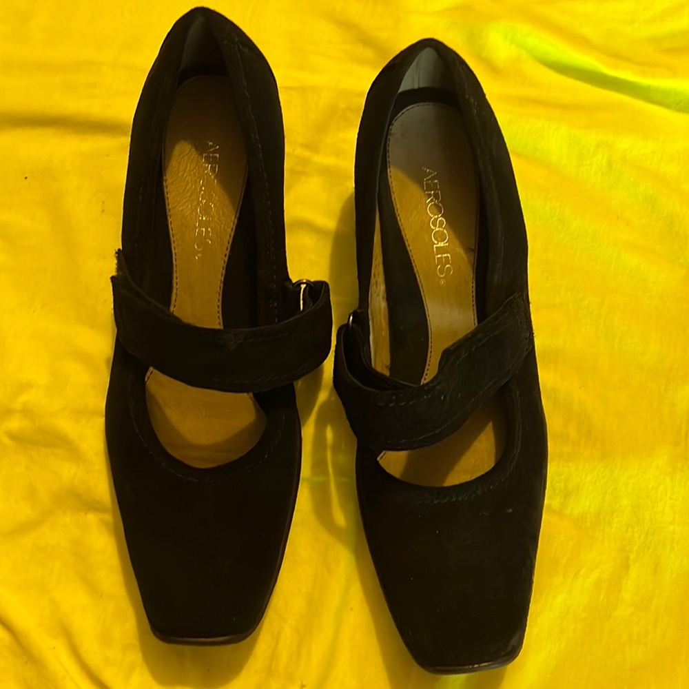 Black Low heeled red shoes are size 8.